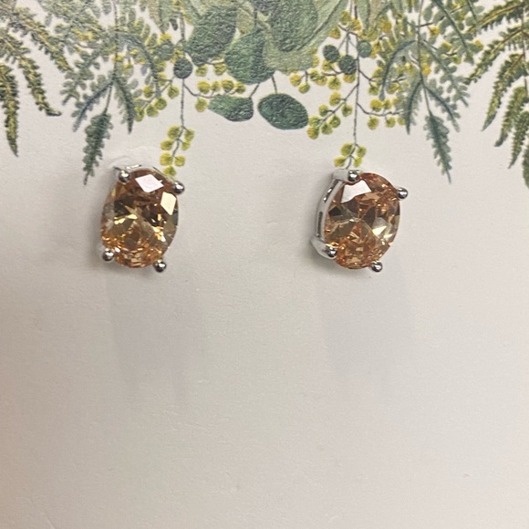 Sparkly oval crystal earrings champagne shade - Picture 3 of 5